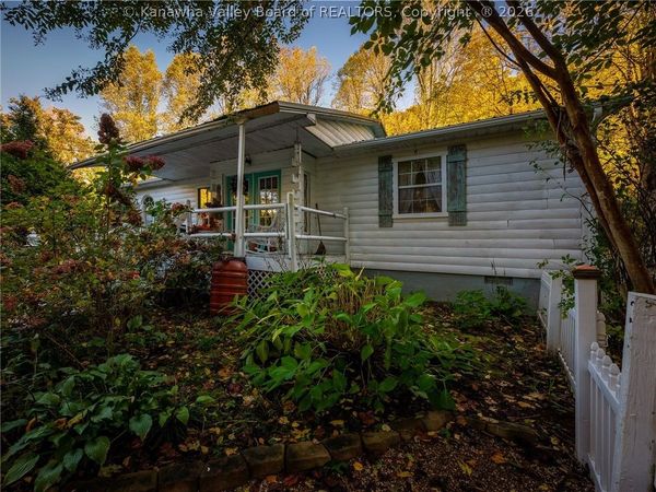 103 Chesnut Drive, Peytona, WV 25154