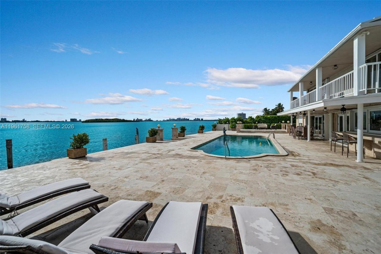 1990 NE 119th Rd, North Miami, FL 33181 Photo