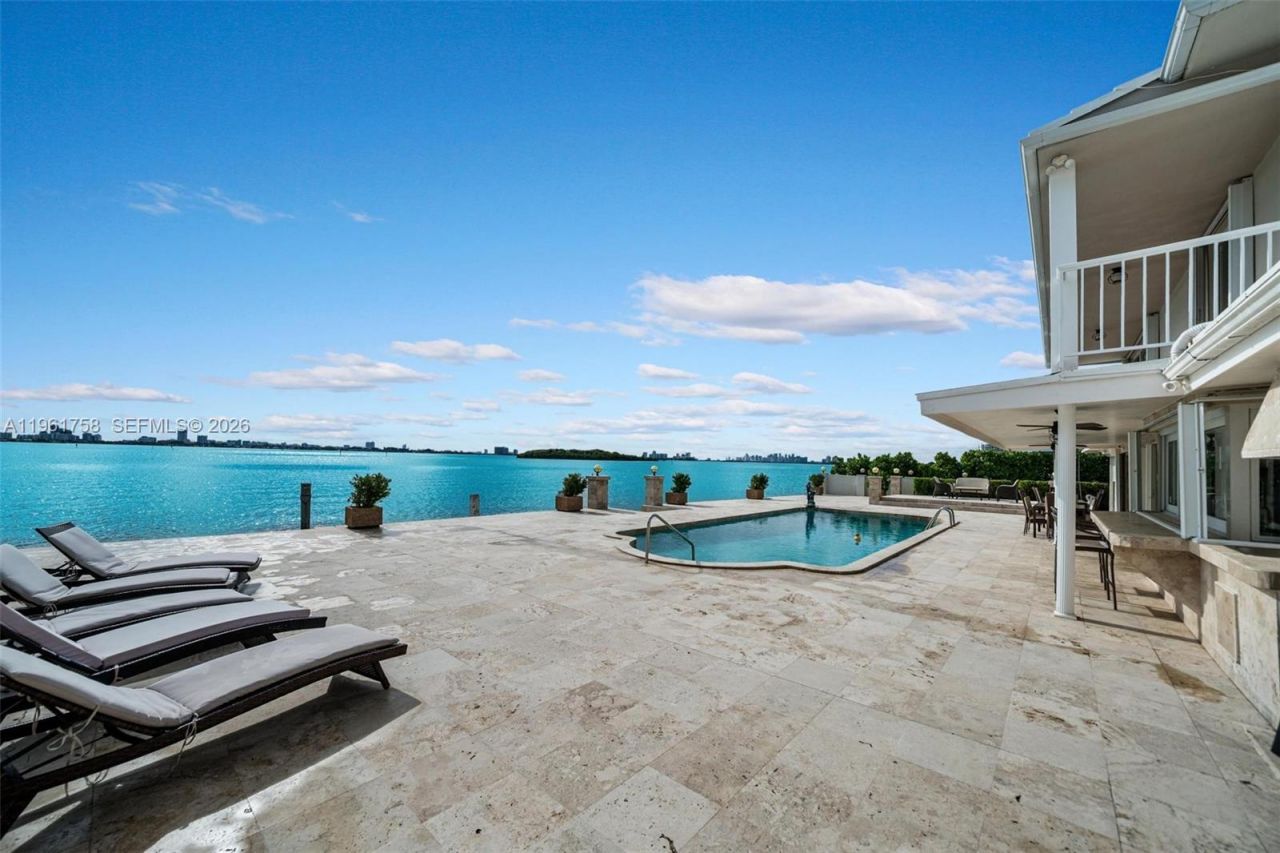 1990 NE 119th Rd, North Miami, FL 33181 Photo