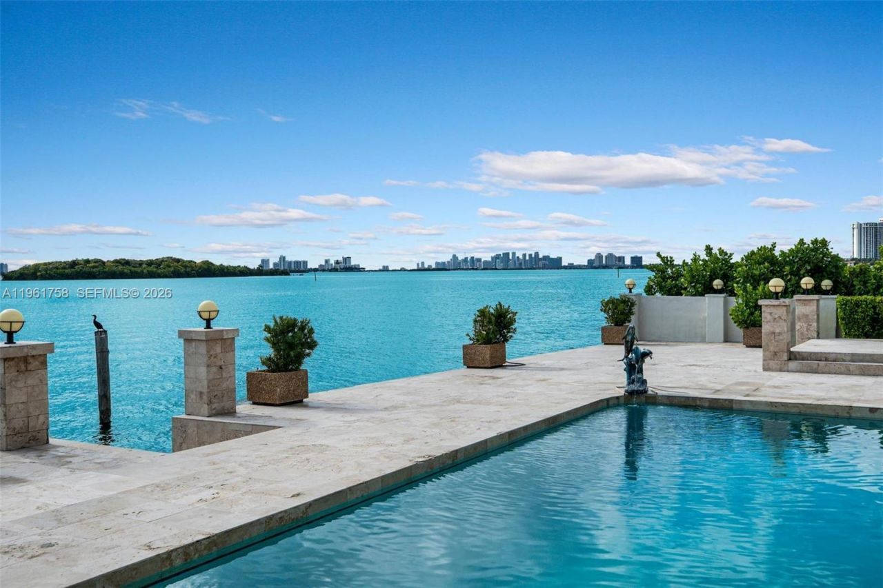 1990 NE 119th Rd, North Miami, FL 33181 Photo