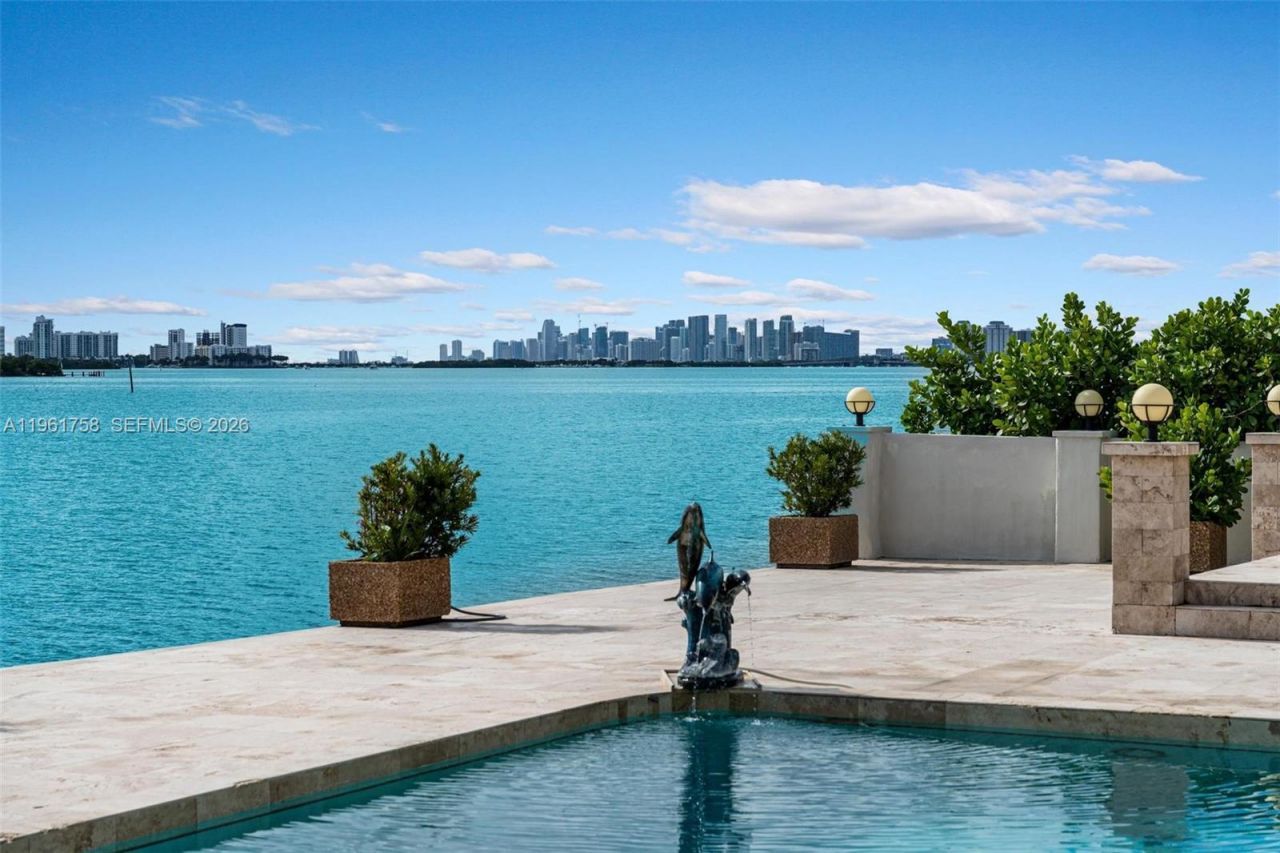 1990 NE 119th Rd, North Miami, FL 33181 Photo