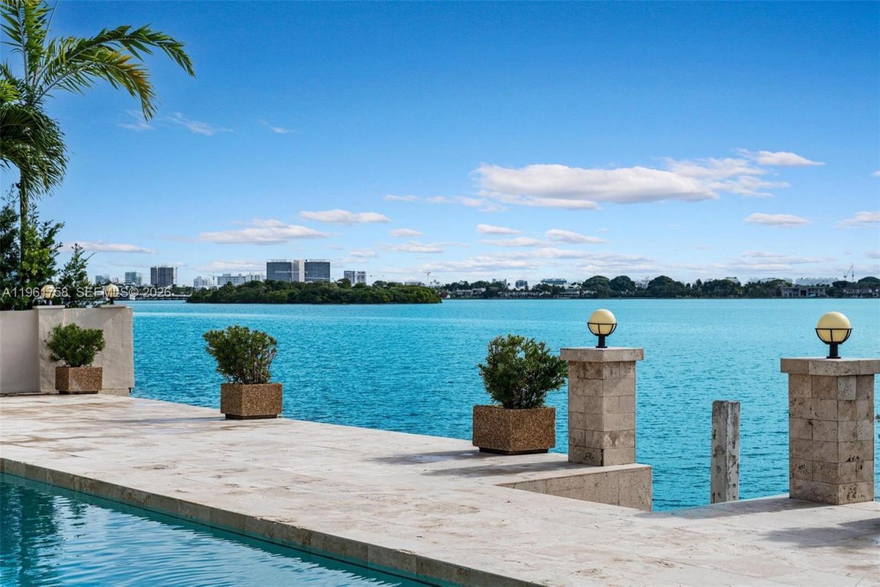 1990 NE 119th Rd, North Miami, FL 33181 Photo