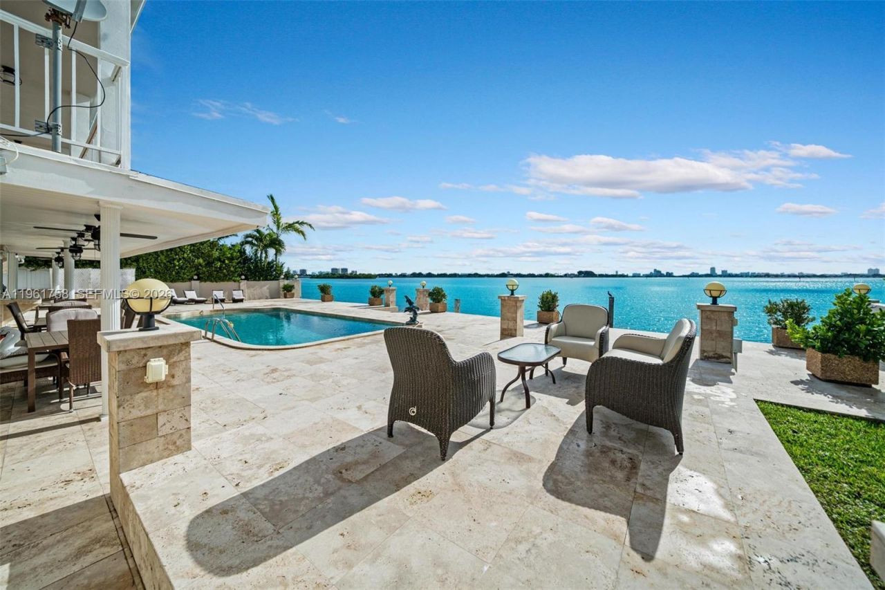 1990 NE 119th Rd, North Miami, FL 33181 Photo