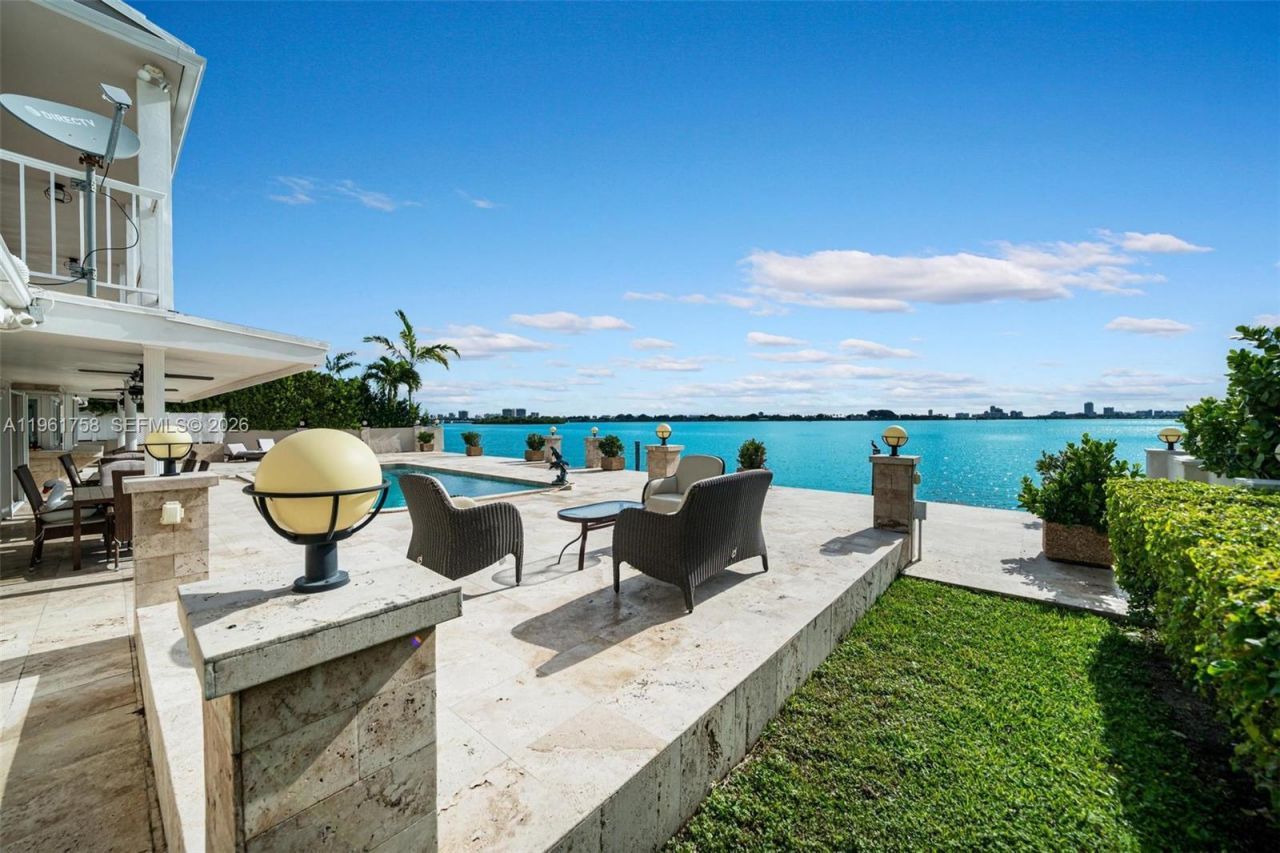 1990 NE 119th Rd, North Miami, FL 33181 Photo