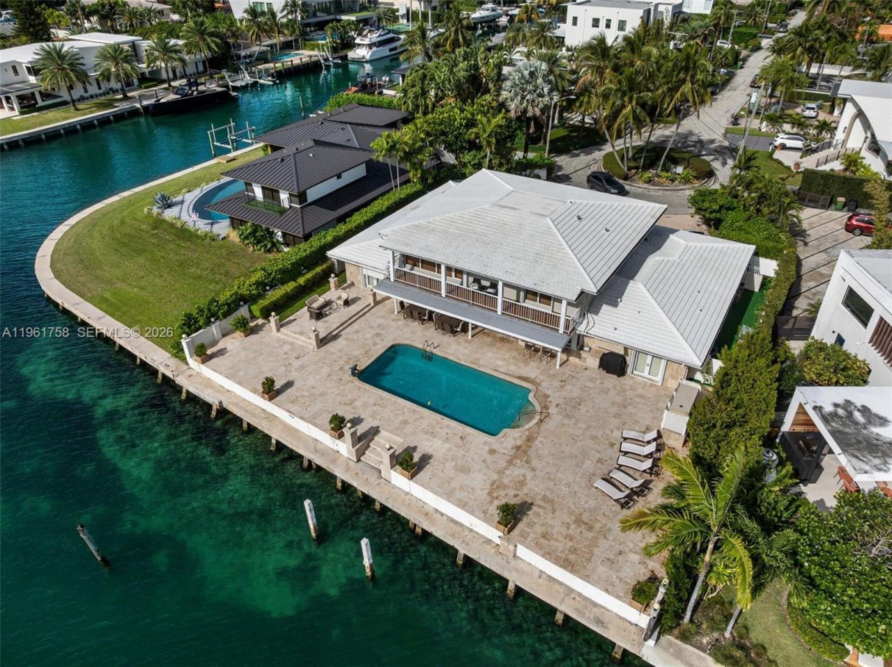 1990 NE 119th Rd, North Miami, FL 33181 Photo