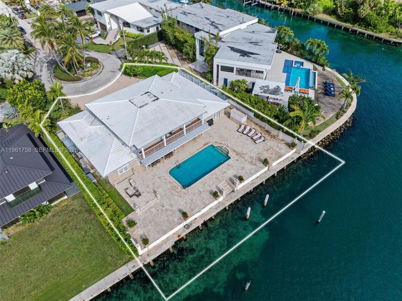 1990 NE 119th Rd, North Miami, FL 33181 Photo