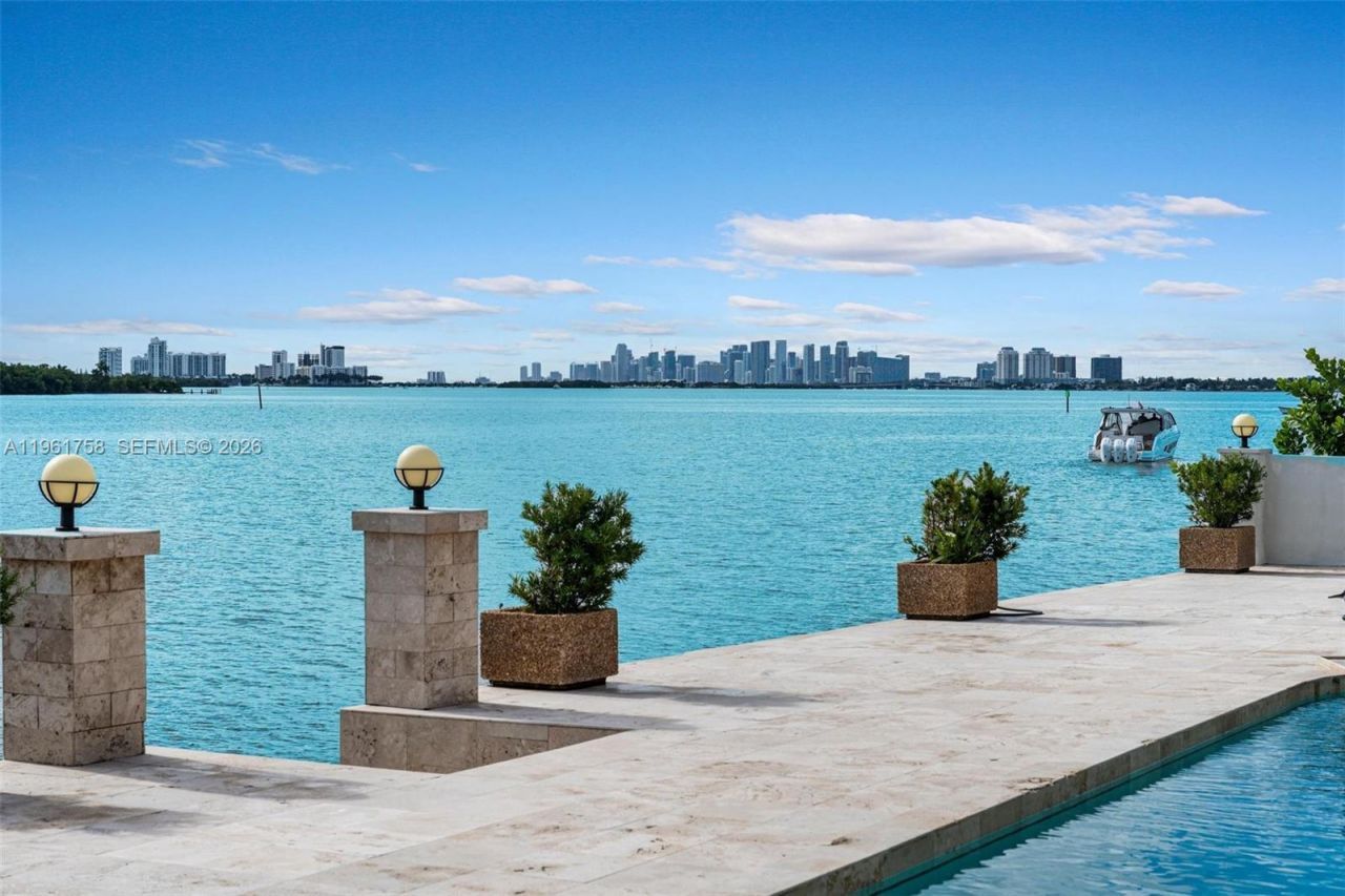 1990 NE 119th Rd, North Miami, FL 33181 Photo