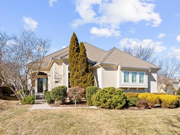 11812 S Carriage Road, Olathe, KS 66062