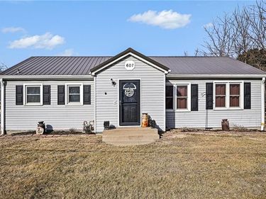 607 W US Highway 71 Highway, Savannah, MO 64485