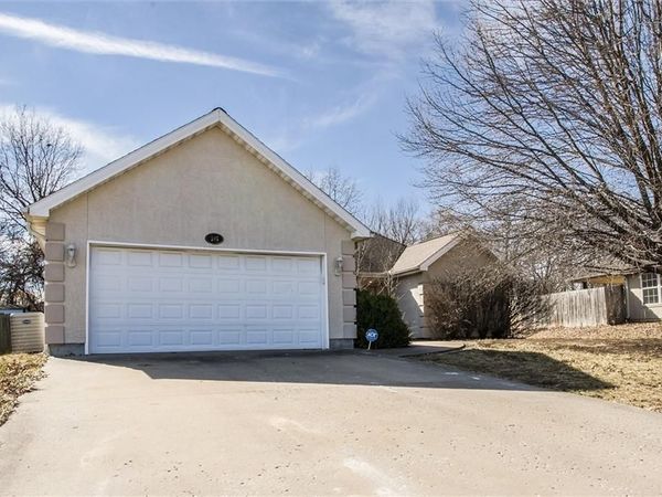 946 E Market Street, Warrensburg, MO 64093