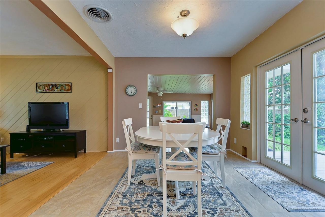 5850 24th Avenue S, Gulfport, FL 33707 Photo