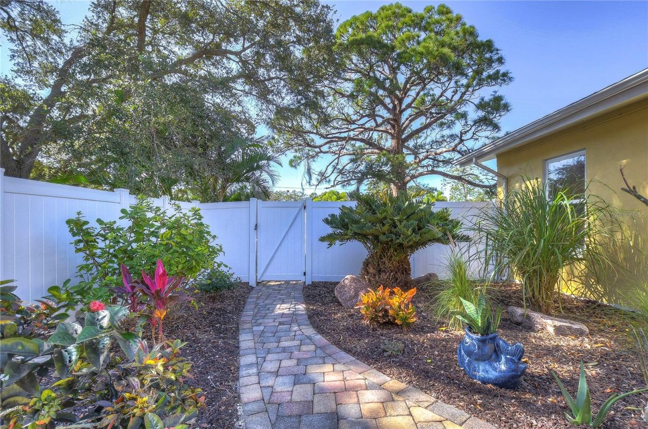 5850 24th Avenue S, Gulfport, FL 33707 Photo