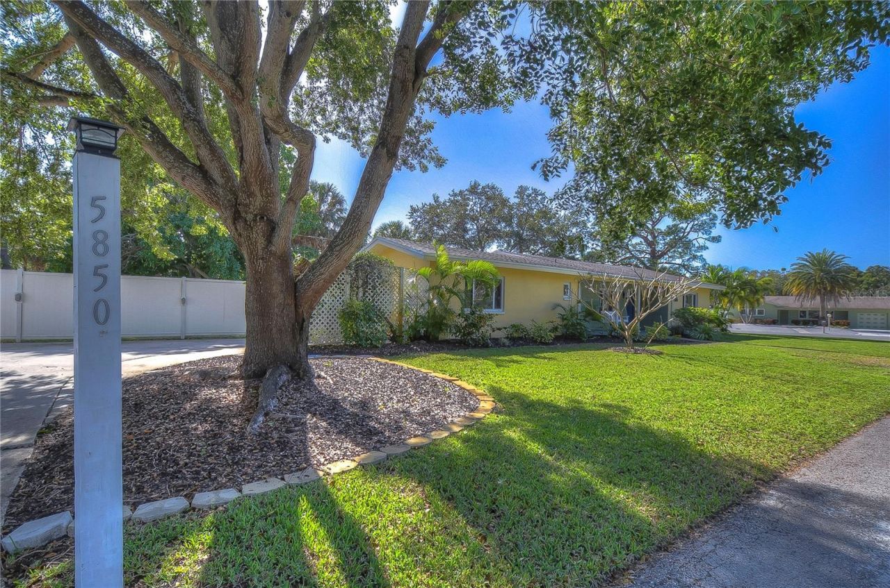 5850 24th Avenue S, Gulfport, FL 33707 Photo
