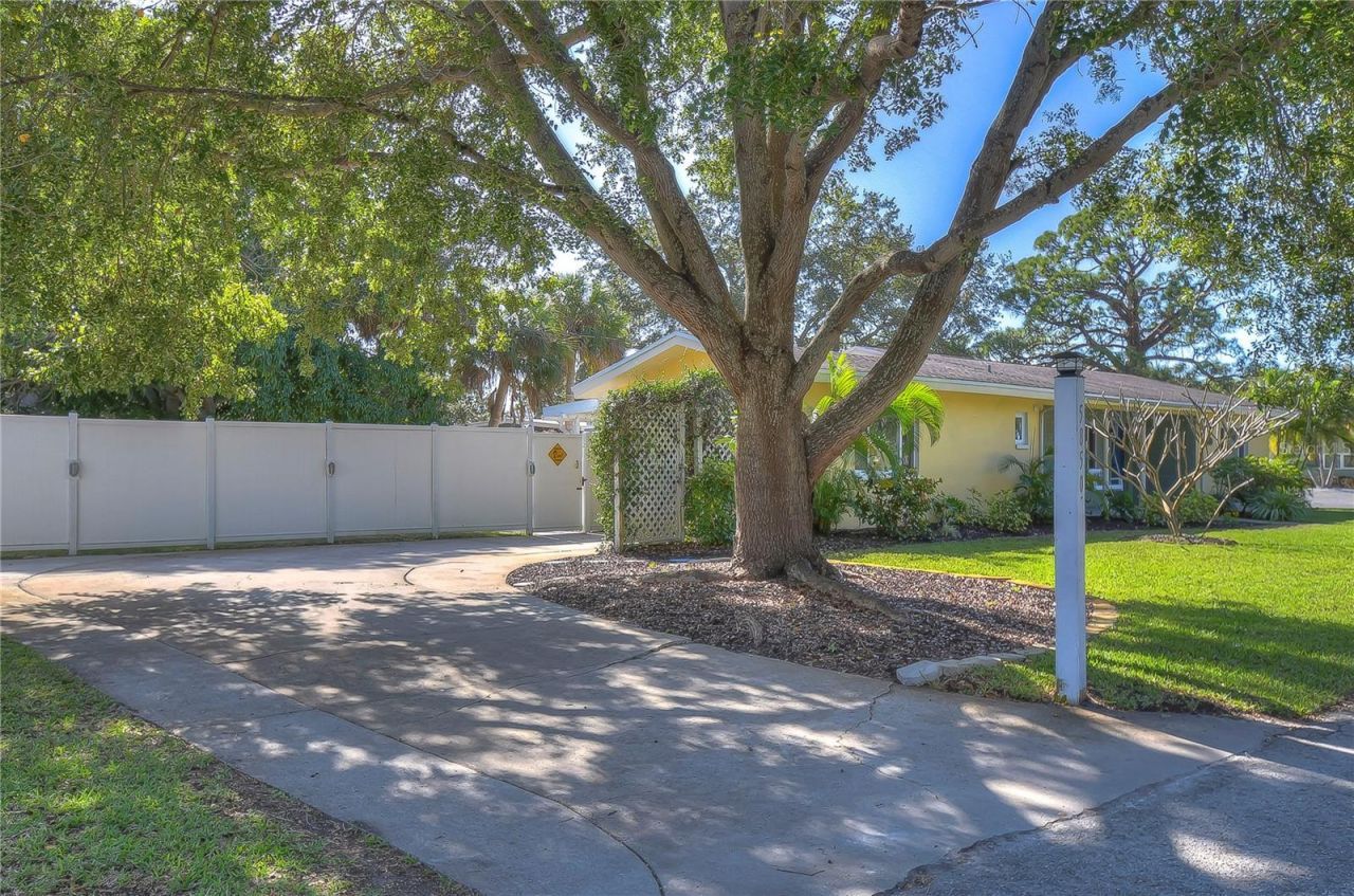 5850 24th Avenue S, Gulfport, FL 33707 Photo