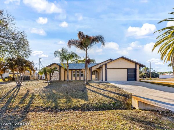 100 Seahorse Circle SE, Palm Bay, FL 32909