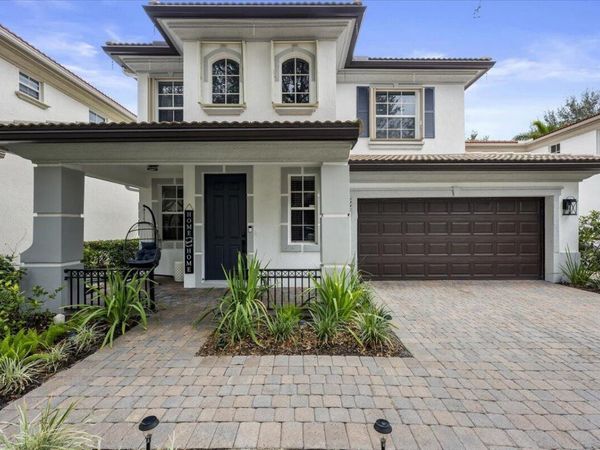 627 Castle Drive, Palm Beach Gardens, FL 33410