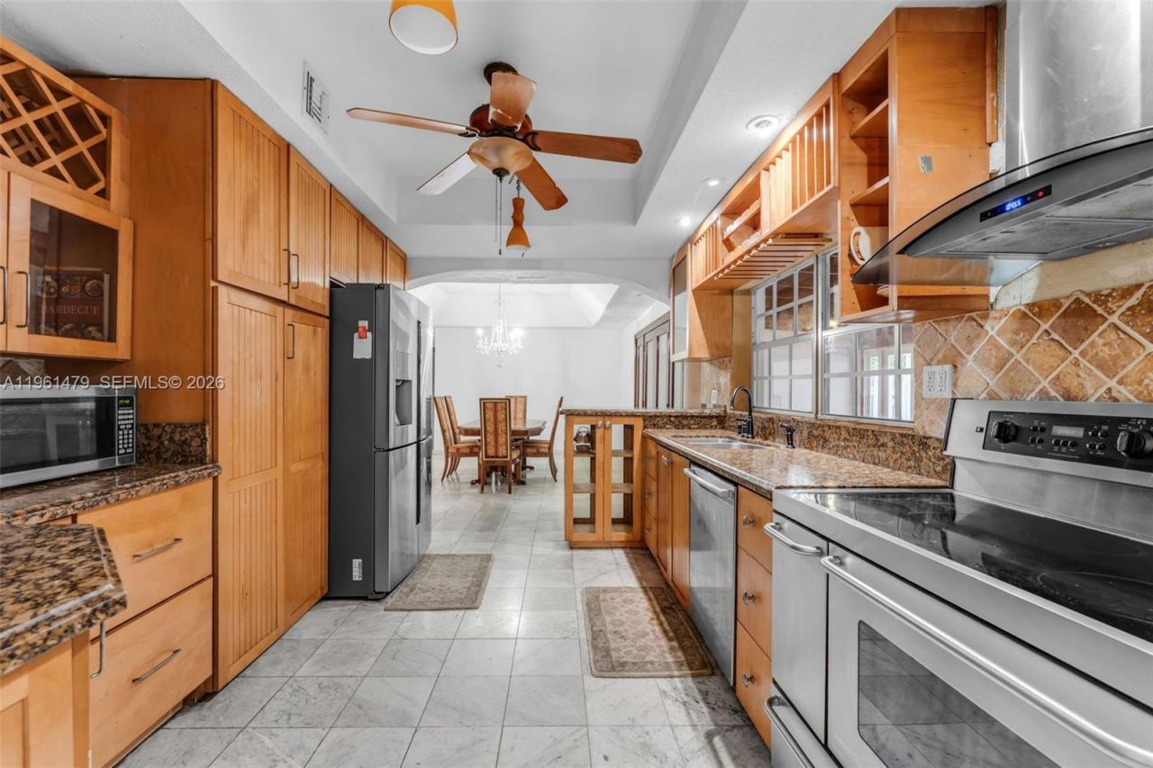 5961 SW 56th Ter, South Miami, FL 33143 Photo