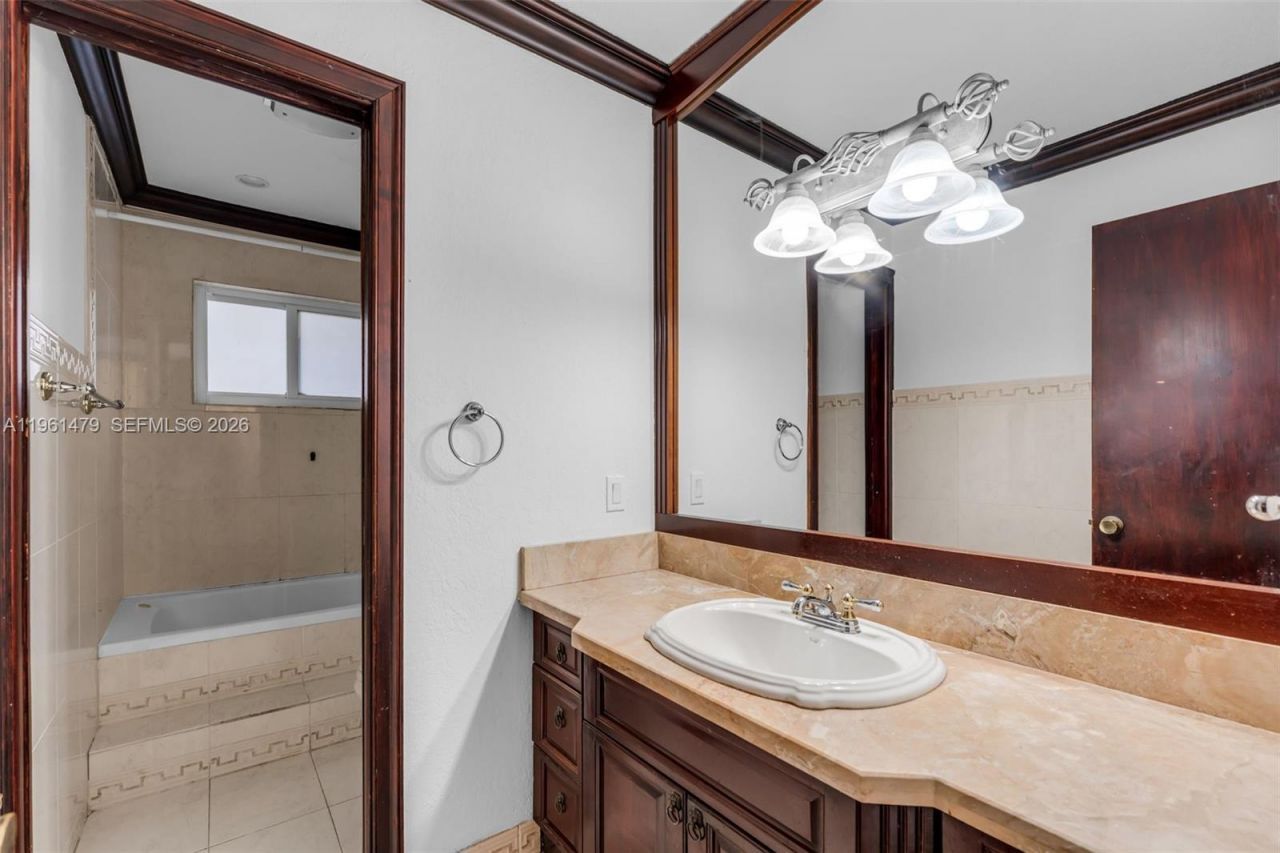 5961 SW 56th Ter, South Miami, FL 33143 Photo