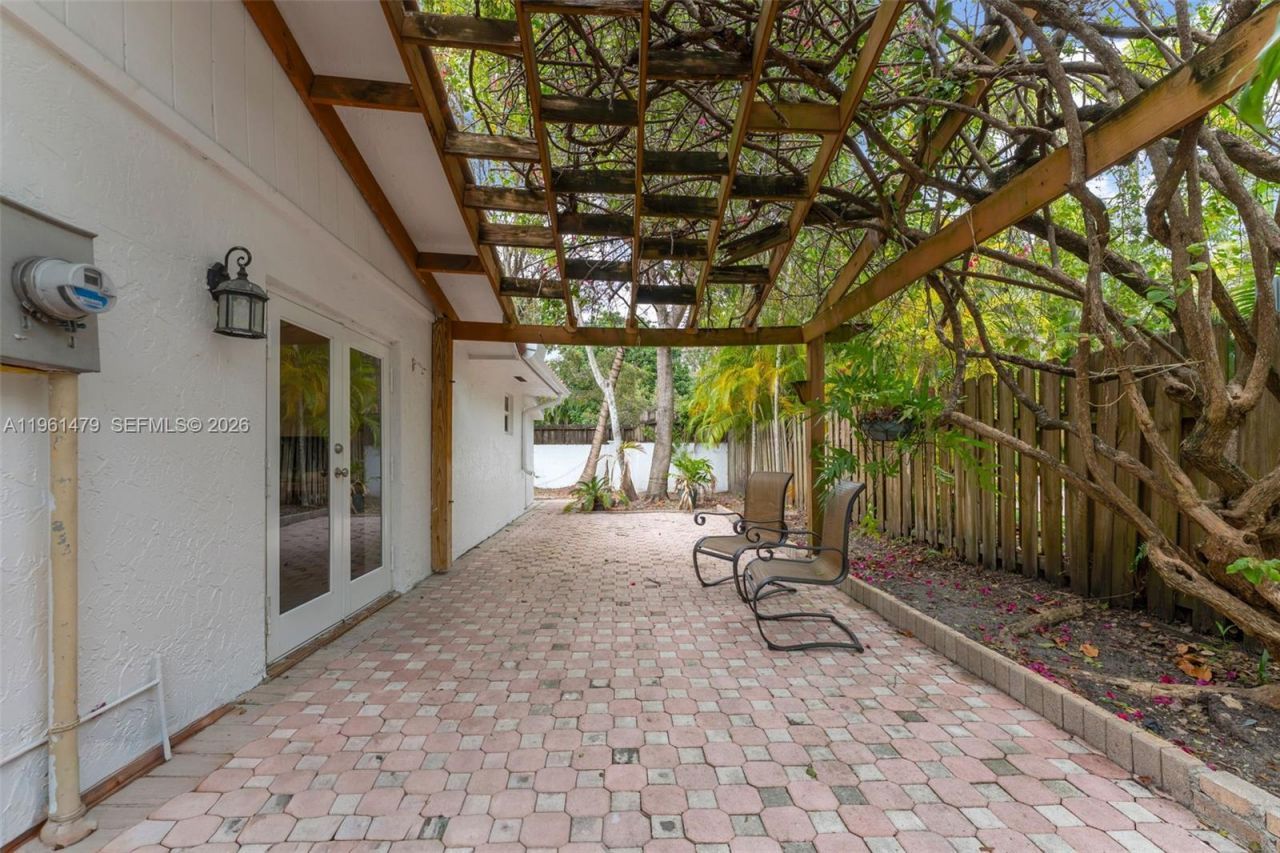 5961 SW 56th Ter, South Miami, FL 33143 Photo