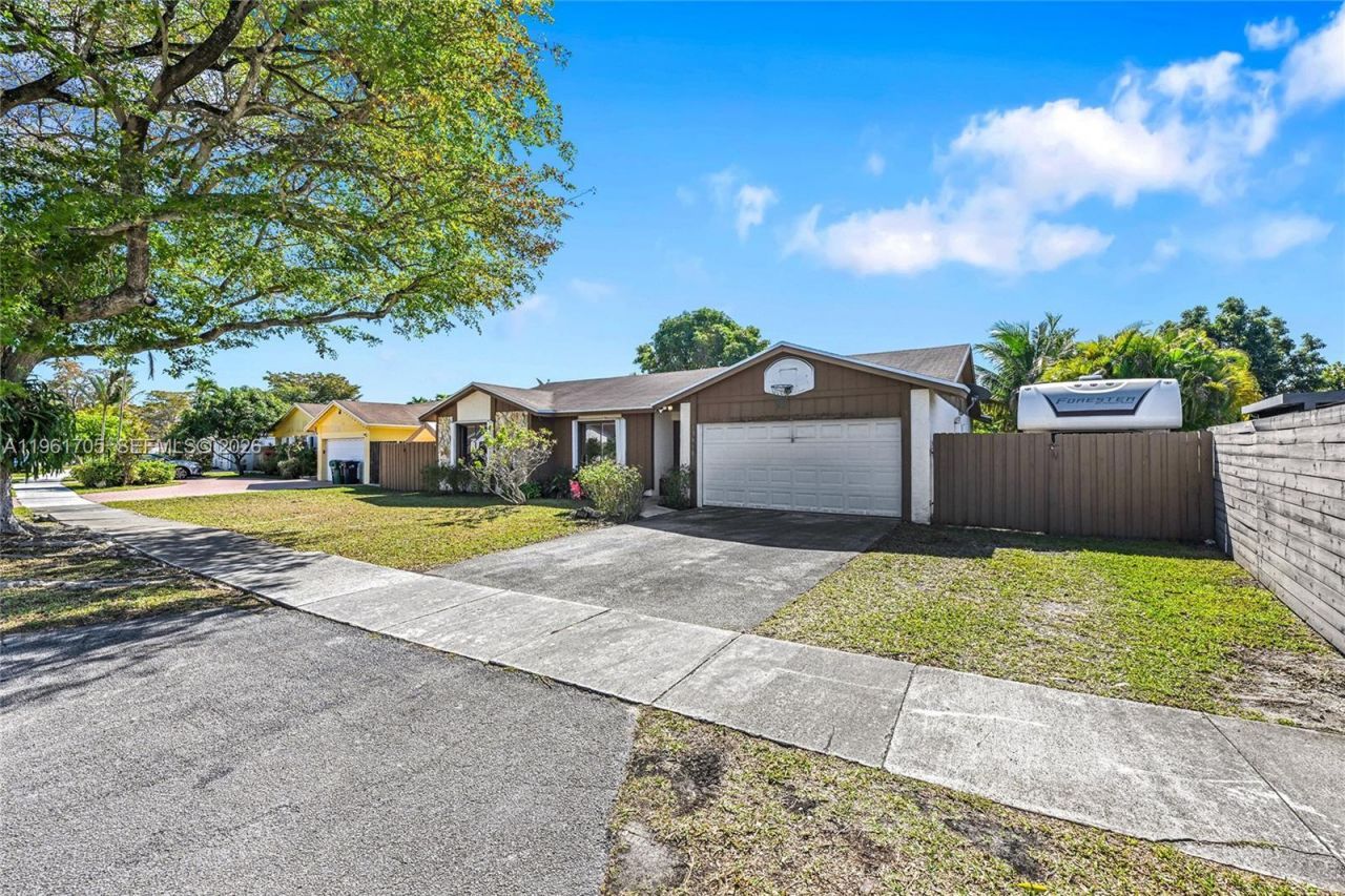 13010 SW 119th St, Miami, FL 33186 Photo