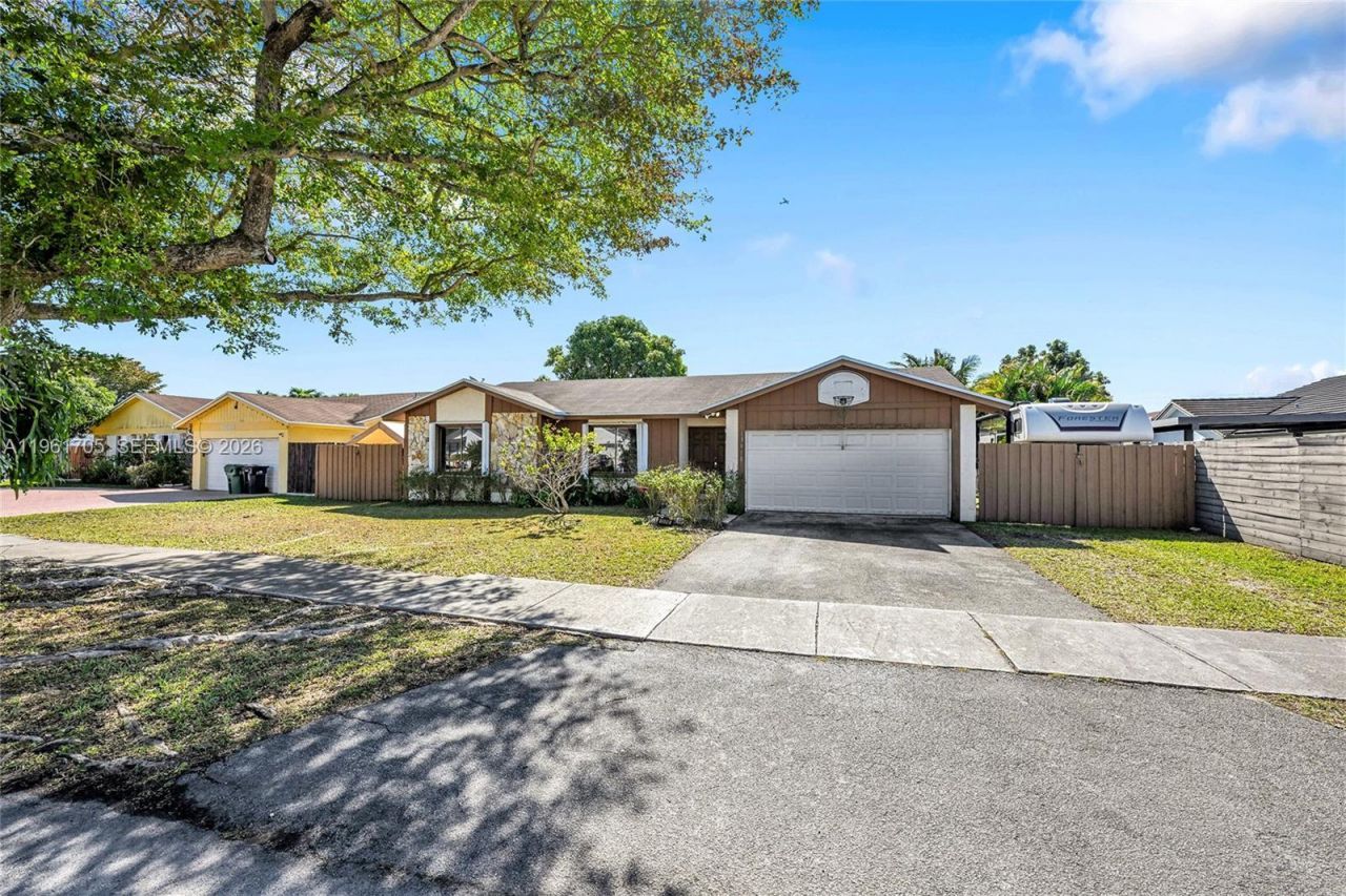 13010 SW 119th St, Miami, FL 33186 Photo