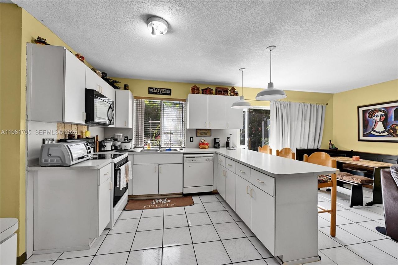 13010 SW 119th St, Miami, FL 33186 Photo