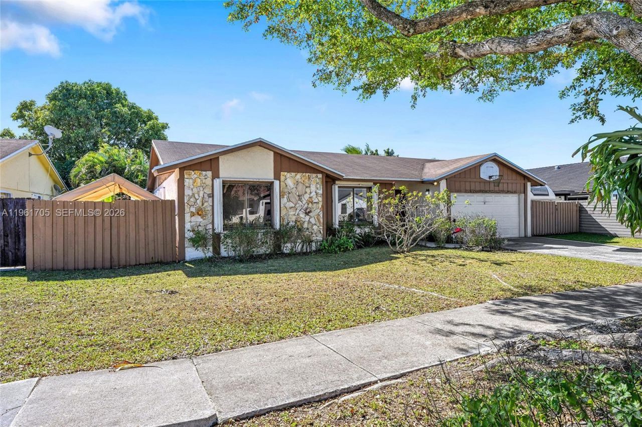 13010 SW 119th St, Miami, FL 33186 Photo