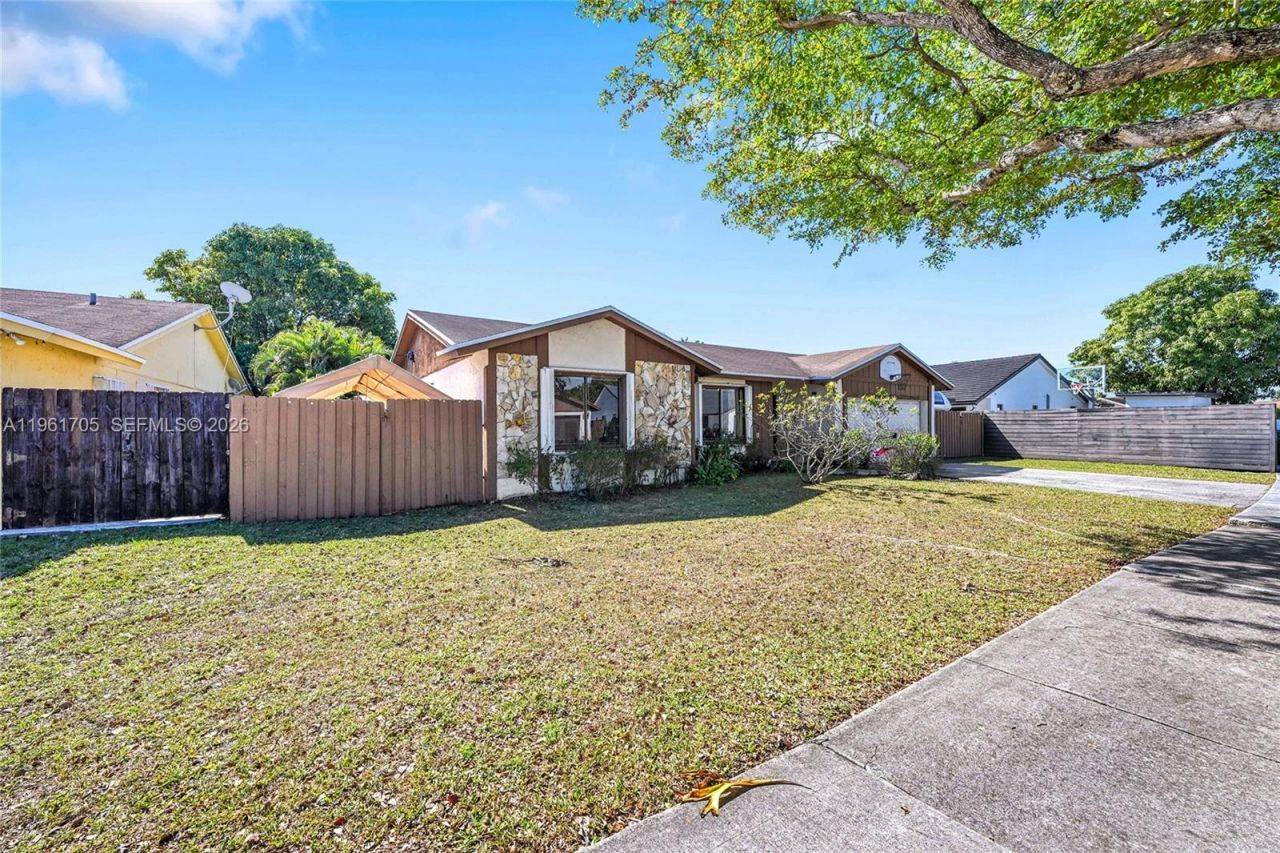 13010 SW 119th St, Miami, FL 33186 Photo