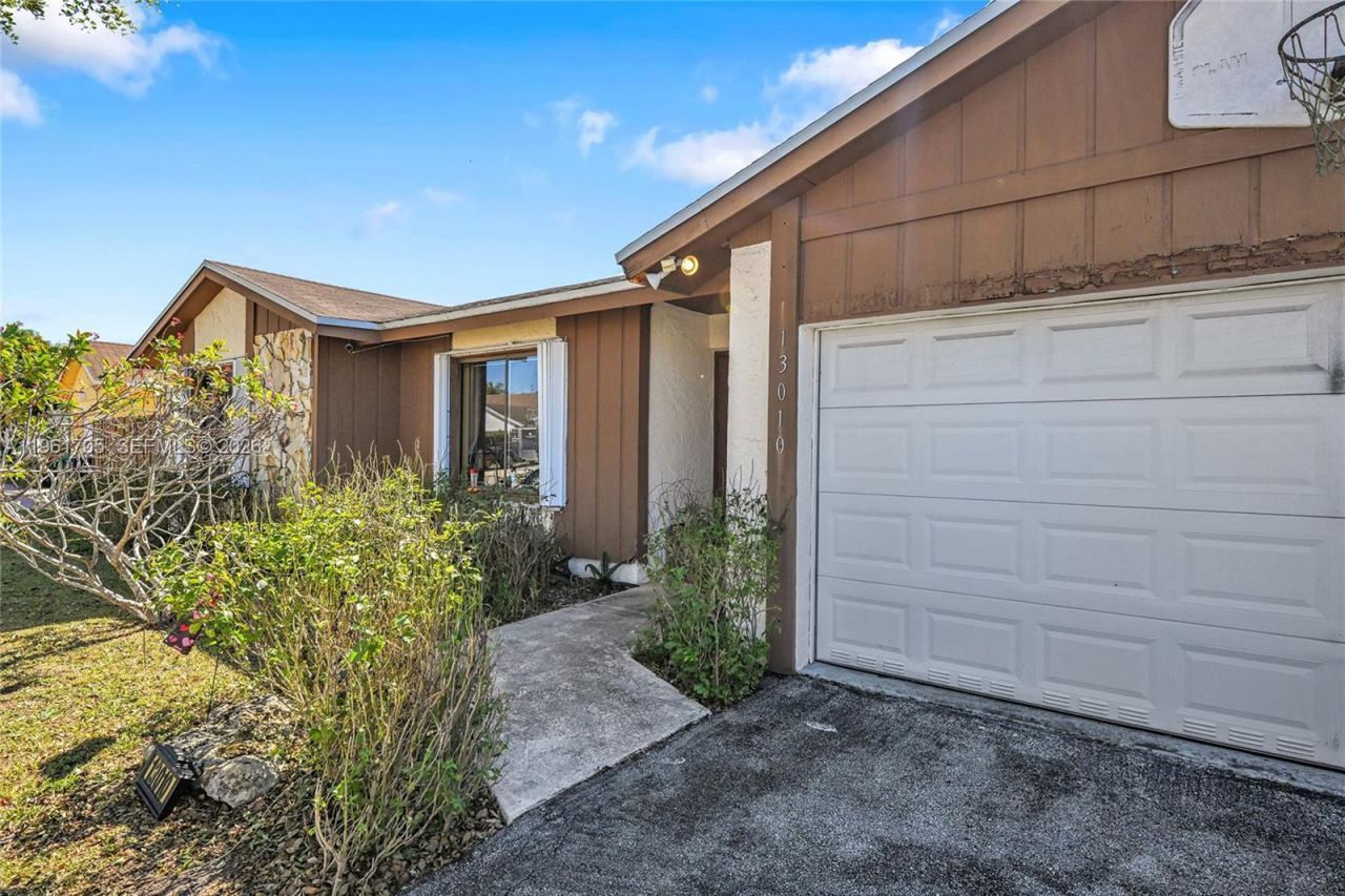 13010 SW 119th St, Miami, FL 33186 Photo