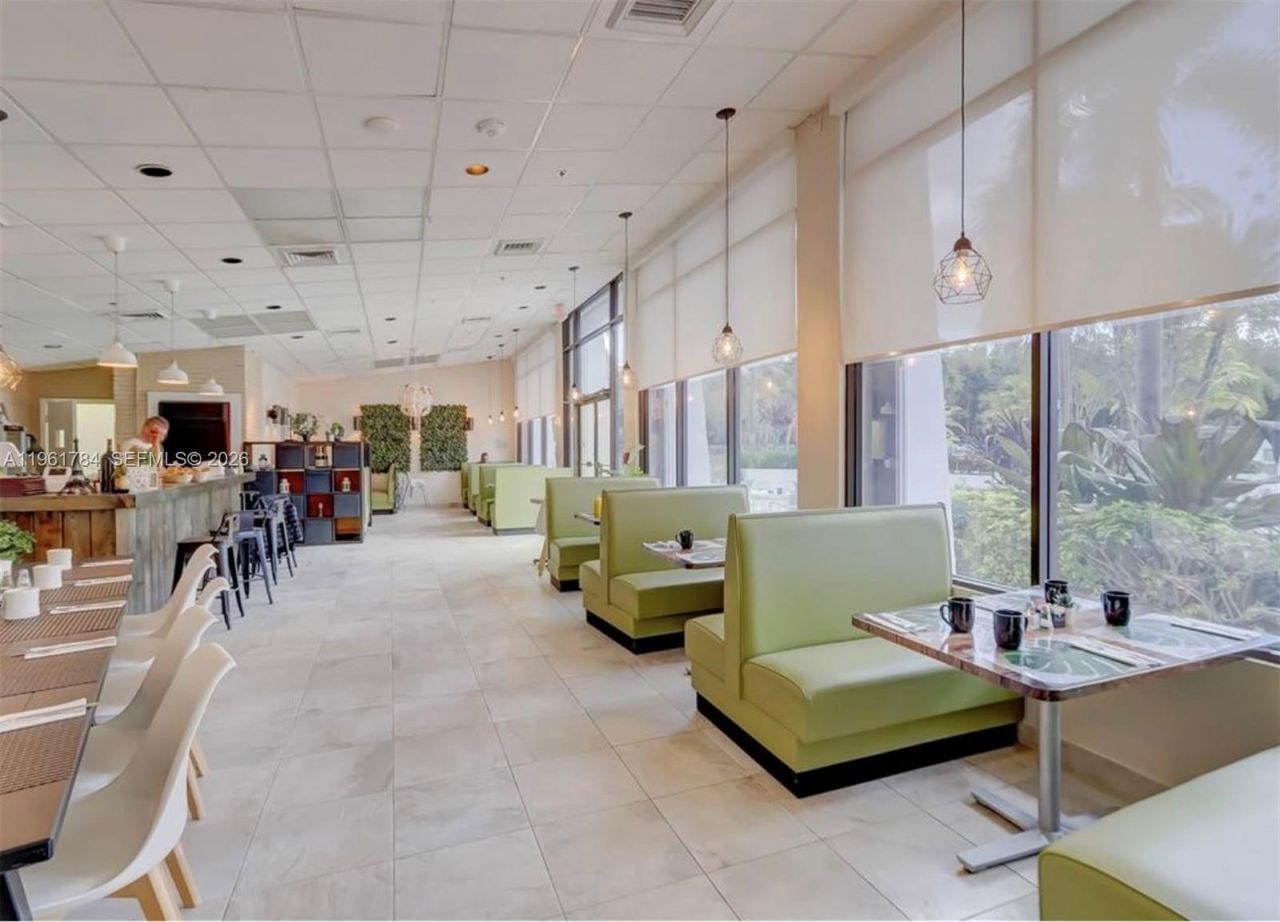 100 Bayview Dr , Unit 1423, Sunny Isles Beach, FL 33160 Photo