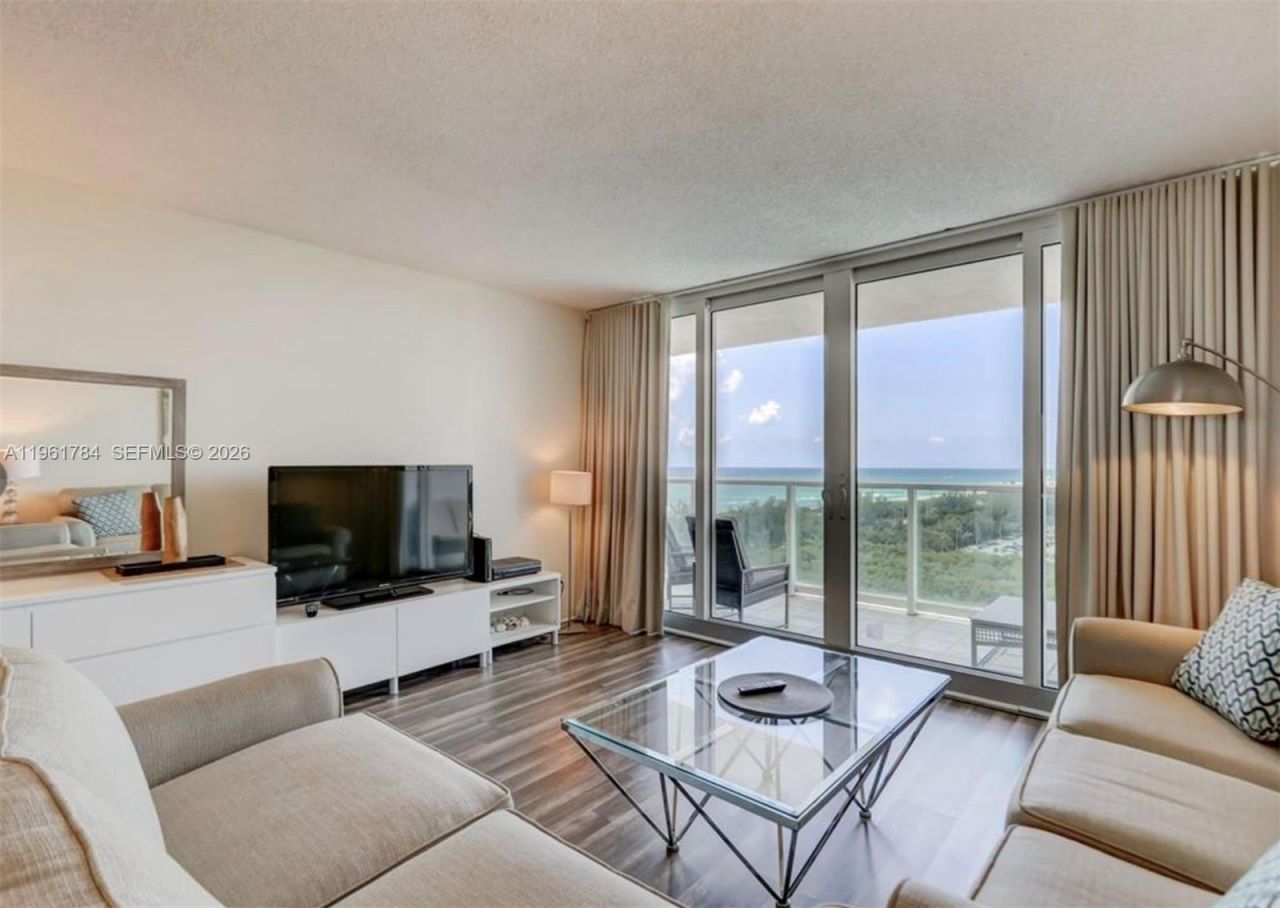 100 Bayview Dr , Unit 1423, Sunny Isles Beach, FL 33160 Photo