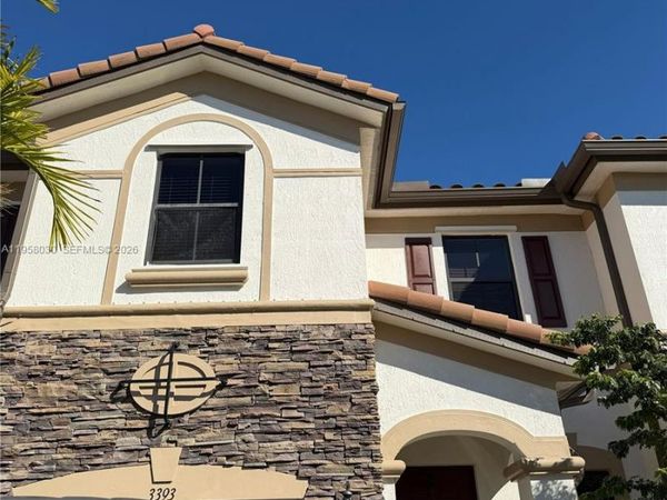 3393 W 90th St , Hialeah, FL 33018