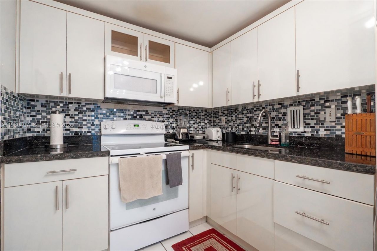 1865 79th St Cswy, Unit 11B, North Bay Village, FL 33141 Photo