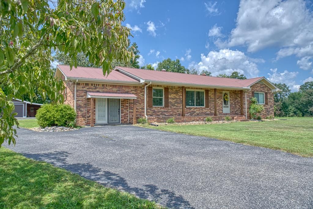 244 Bob Johnson Ln, Cookeville, TN 38501 Main Photo