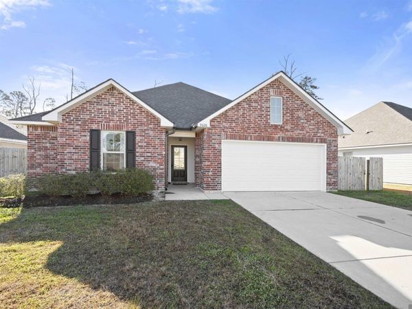 9626 S Grand Marsh Ct, Denham Springs, LA 70726