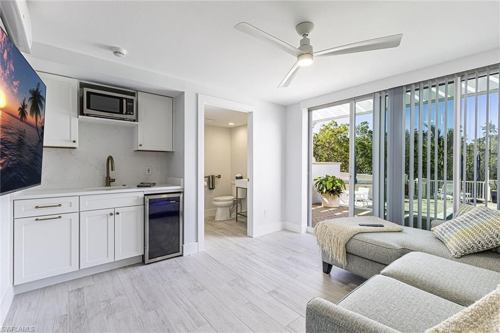 295 Grande Way, Unit PH-2, Naples, FL 34110 Photo