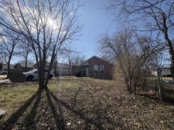 433 Sabine Avenue, Cleburne, TX 76031