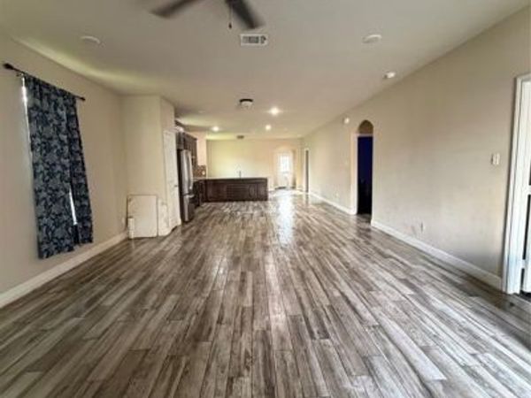 433 Sabine Avenue, Cleburne, TX 76031