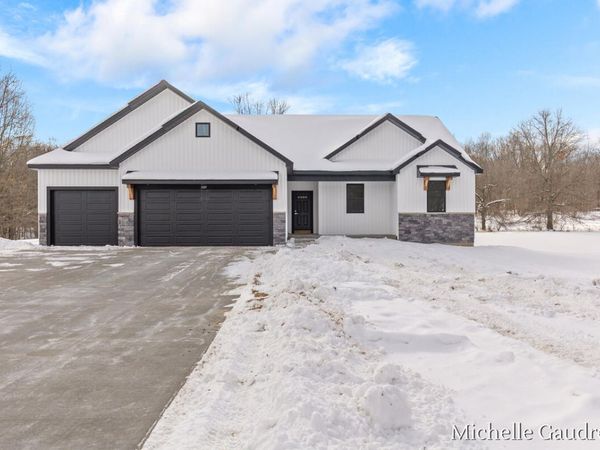 3591 Leaf Lane, Freeport, MI 49325