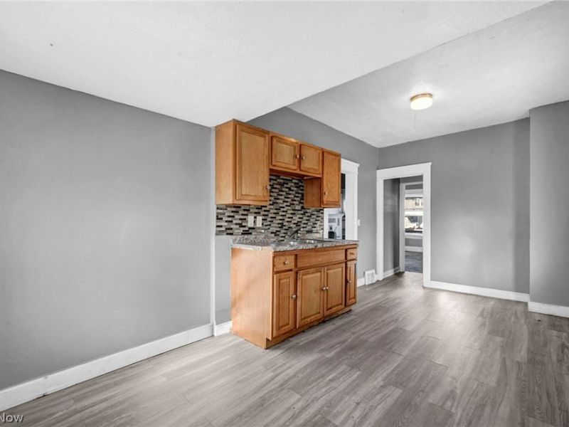 12702 Maplerow Avenue, Garfield Heights, OH 44105 Photo 8