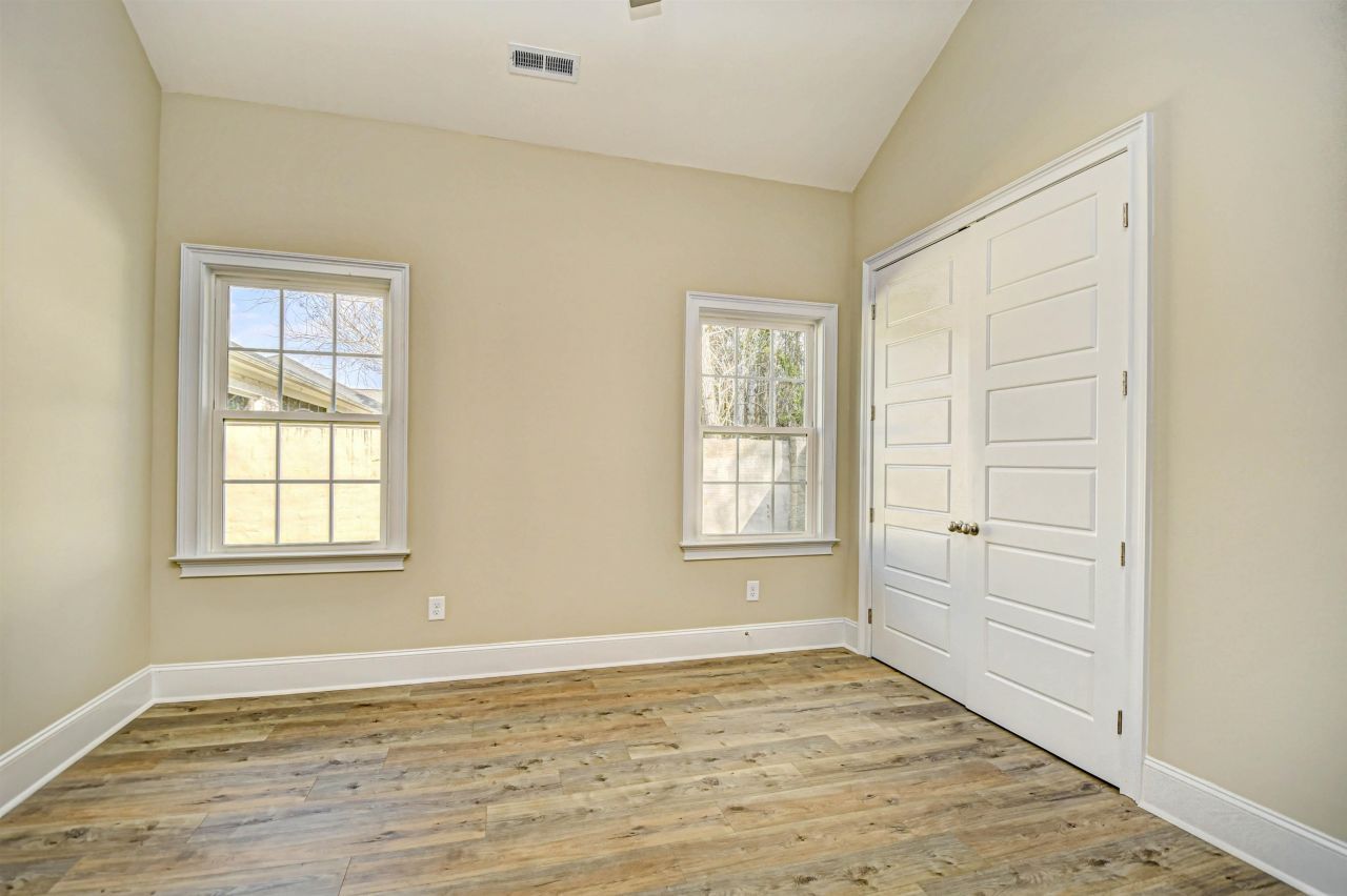 329 Waterfall Circle Photo 19