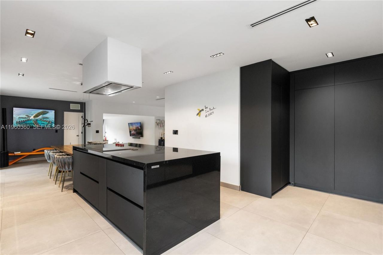 63 SW 31st Rd, Miami, FL 33129 Photo