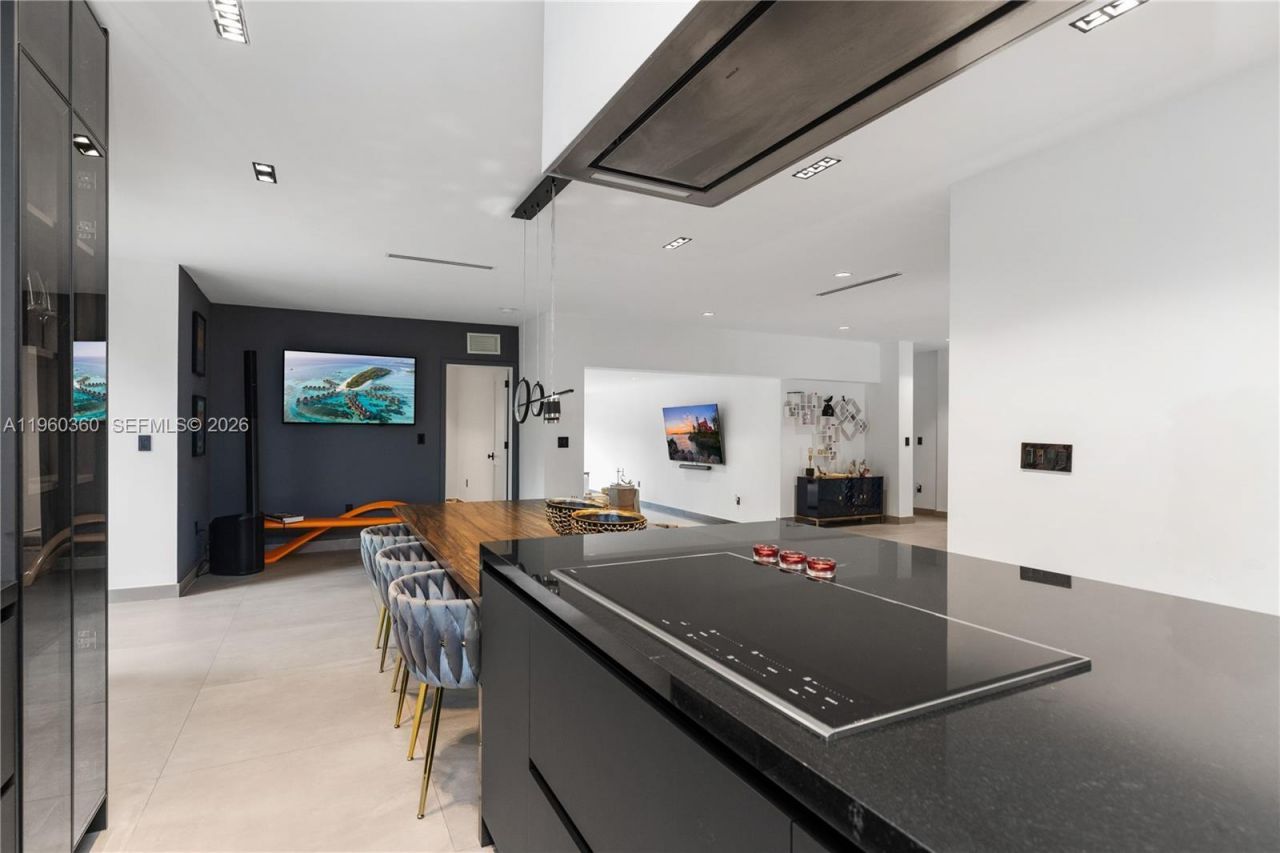 63 SW 31st Rd, Miami, FL 33129 Photo