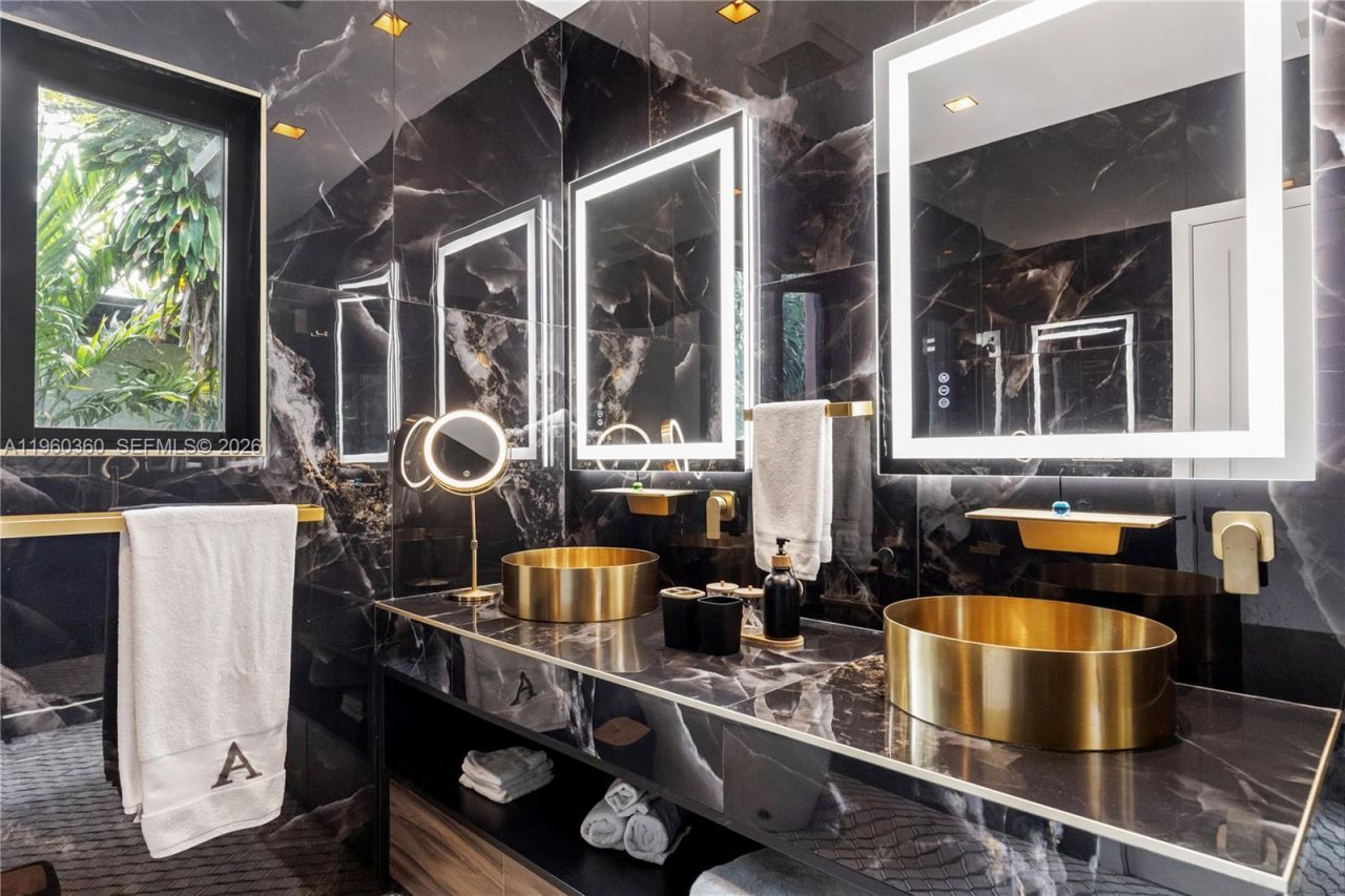 63 SW 31st Rd, Miami, FL 33129 Photo