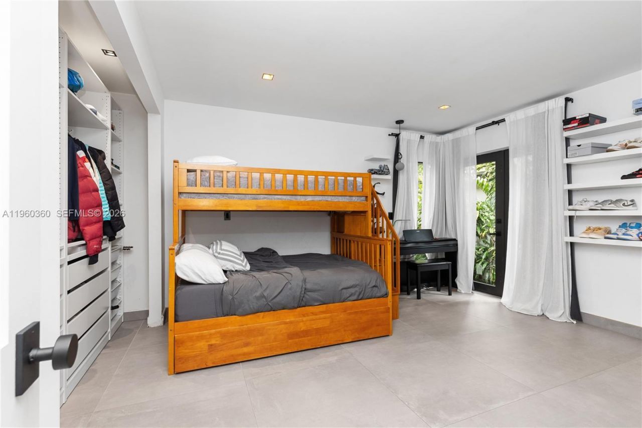 63 SW 31st Rd, Miami, FL 33129 Photo