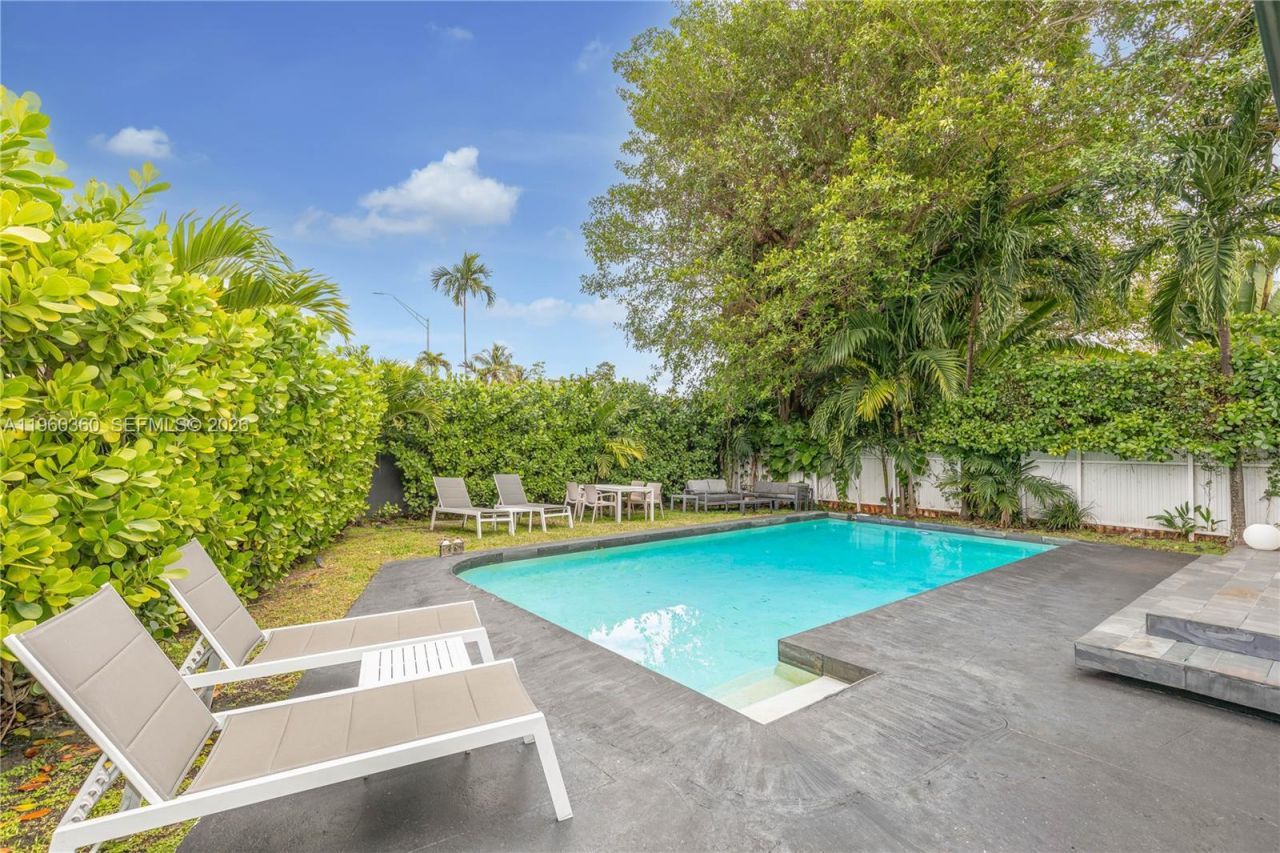 63 SW 31st Rd, Miami, FL 33129 Photo