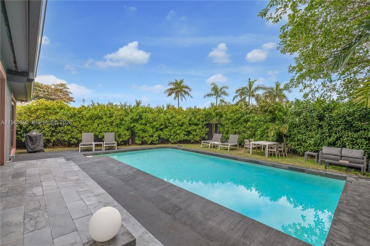 63 SW 31st Rd, Miami, FL 33129 Photo