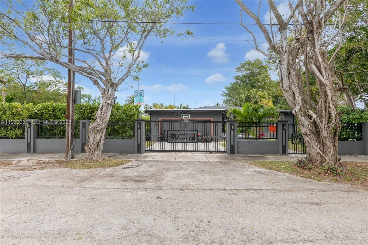 63 SW 31st Rd, Miami, FL 33129 Photo