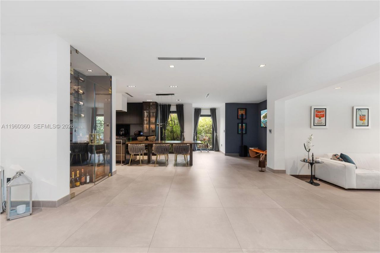 63 SW 31st Rd, Miami, FL 33129 Photo