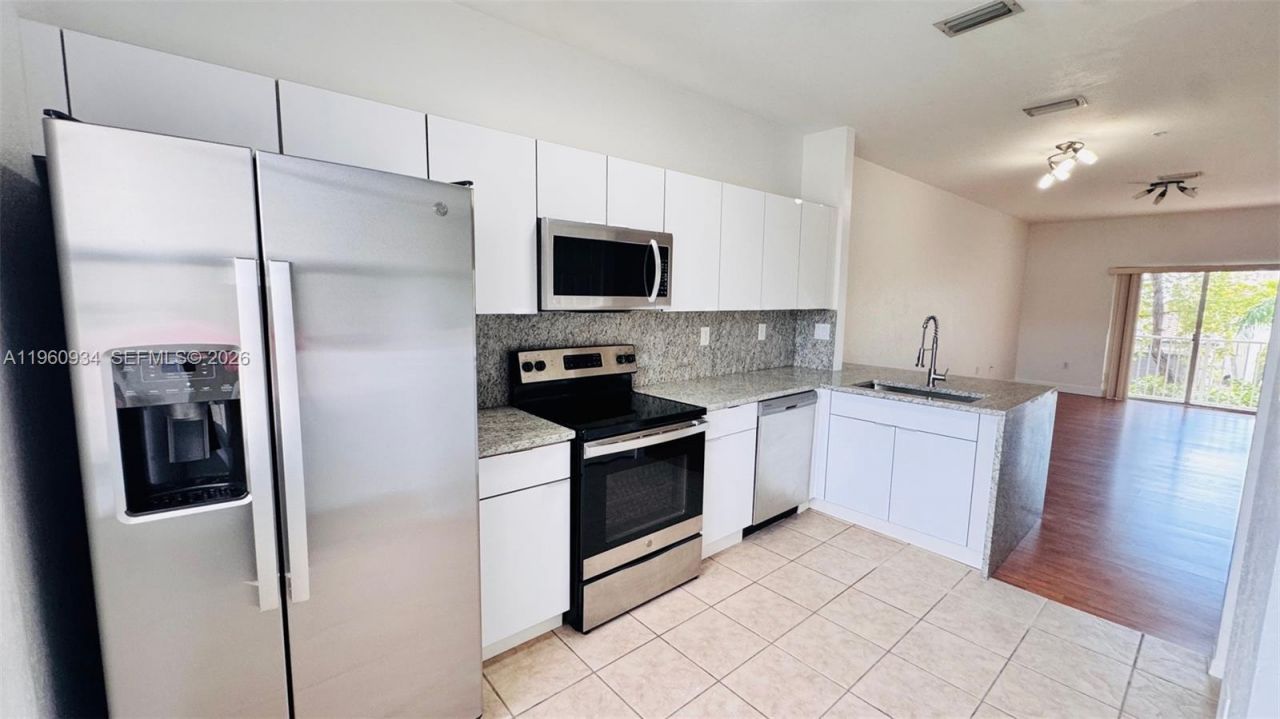 5610 NW 114th Pl, Unit 205, Doral, FL 33178 Photo